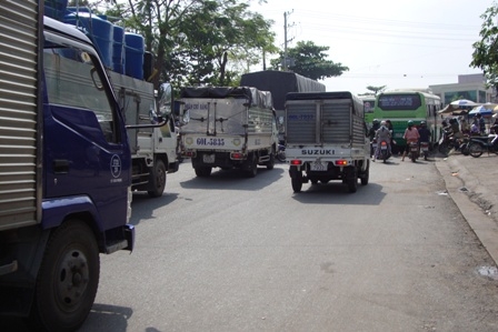 Nút giao thông ngã tư Vũng Tàu, TP Biên Hoà Thi công chậm, ách tắc thường xuyên